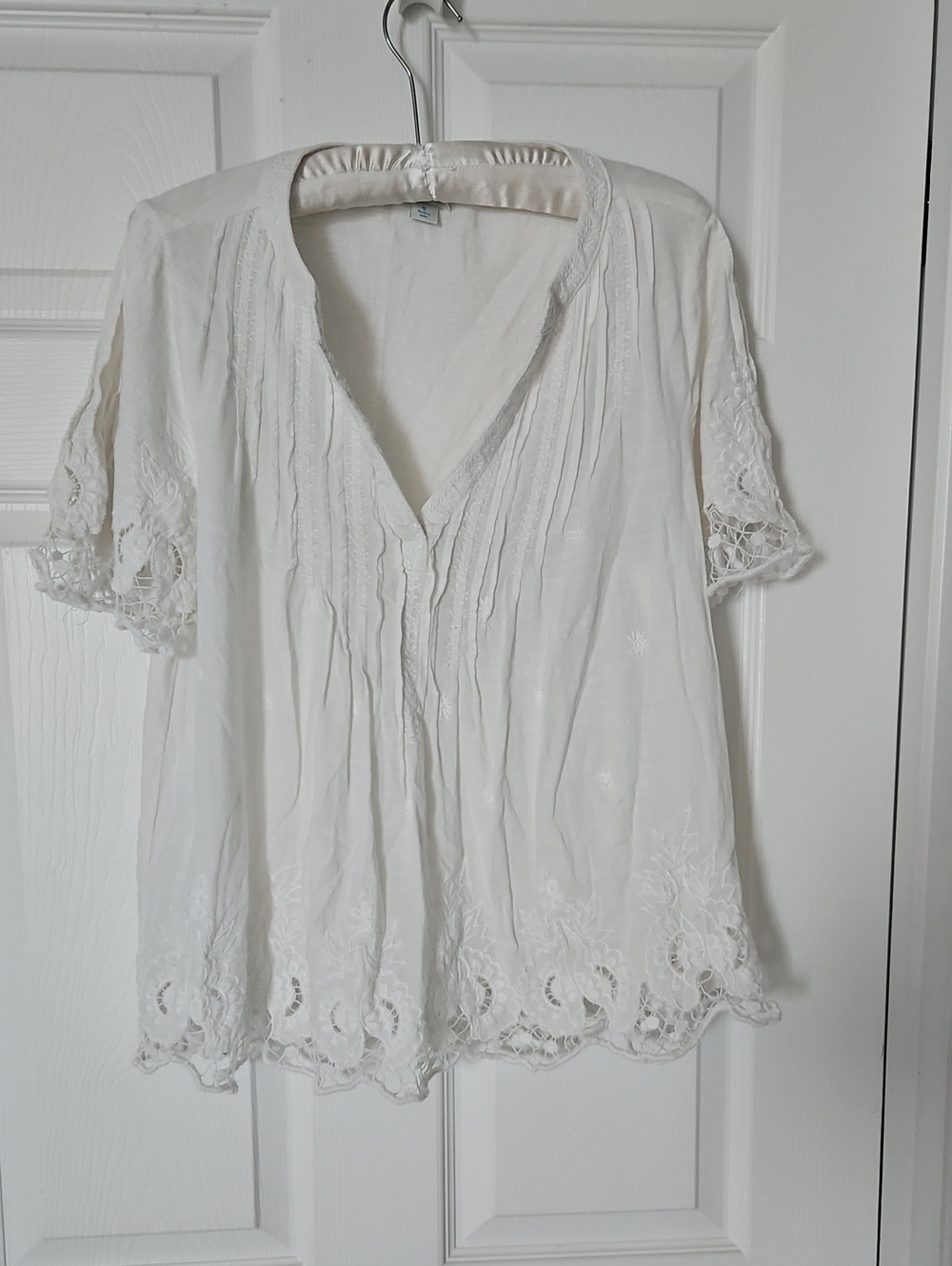 Sundance White V-Neck Embroidered Lace Trim Blouse
